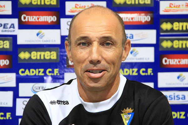 ... comparecía ante los medios de comunicación para la previa del partido copero ante la RB Linense de mañana miércoles. Antonio Calderón quiere dejar atrás ... - antonio_calderon_rp_14102014