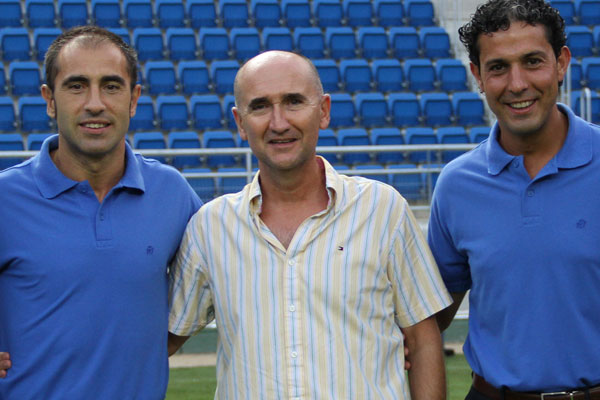 Salvador Chirino, junto al árbitro Delgado Ferreiro antes de pitar la Gran Final del 58º Trofeo Ramón de Carranza (Foto: Trekant Media)