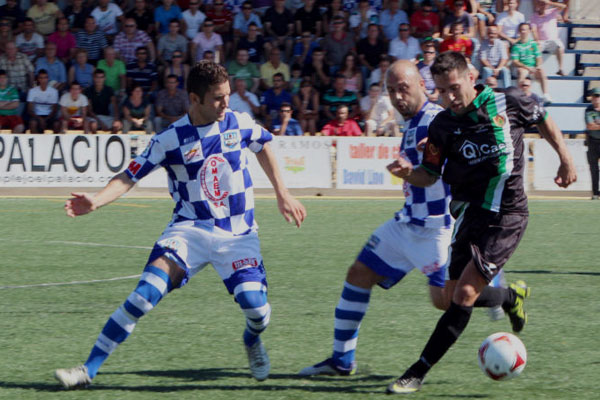 El Arroyo CP en su primer partido de Liga ante el Cacereño (Foto: Hoy.es)