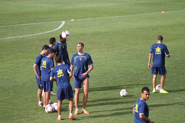 Los jugadores ejercitándose en El Rosal (Foto: Trekant Media)