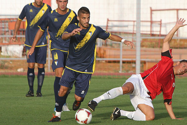 El lateral linense ante el CD San Roque (Foto: TrekantMedia)