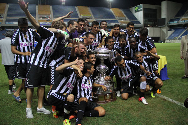 El CD Nacional de Madeira se proclamó campeon del LVIII Trofeo Carranza (Foto: Trekant Media)