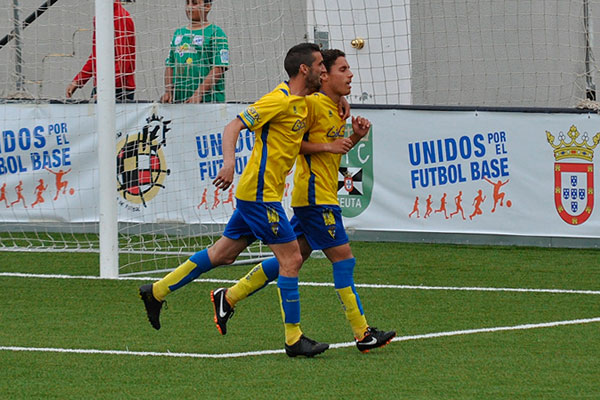 Manuel Caballero celebró el empate con el Cádiz CF / El Faro de Ceuta