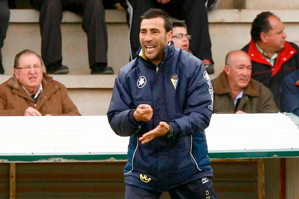 Raúl Agné, en su etapa de entrenador del Cádiz CF / Trekant Media