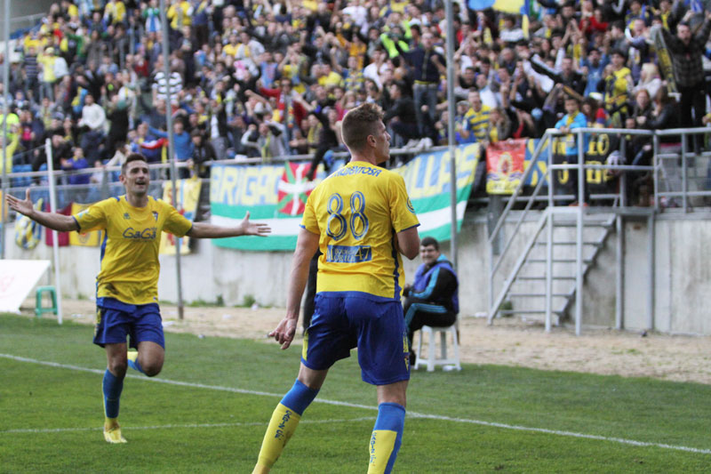 Raúl Albentosa celebra el gol del Cádiz CF contra el Atlético Sanluqueño (Foto: Trekant Media)