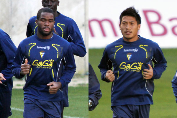 Ayi Sitou y Yushi Akiba entrenando con el Cádiz CF (Foto: Trekant Media)