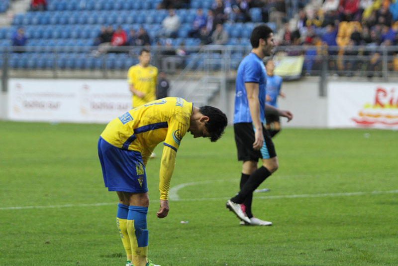 Peragón se lamenta de una ocasión fallada contra el San Fernando CD (Foto: Trekant Media)