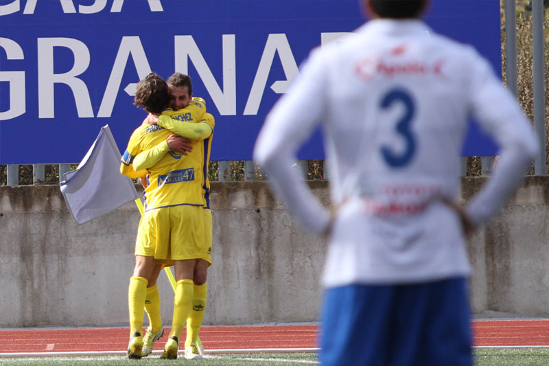 Villar celebra uno de sus tres goles (Foto: Trekant Media)