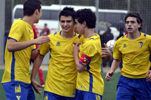 Balón de Cádiz juvenil (Foto: Juan Antonio Lozano / lacanteracadiz.com)