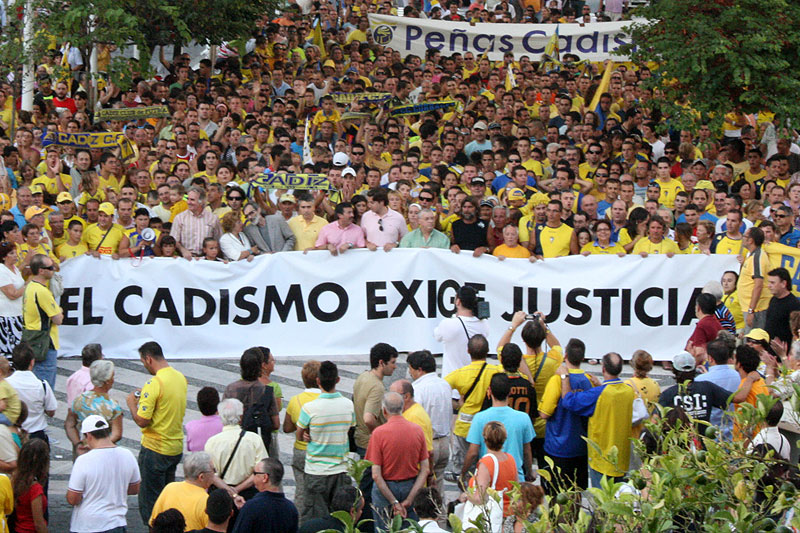 Aficionados cadistas manifestándose en defensa del 'Caso Femenía' (Foto: Trekant Media)