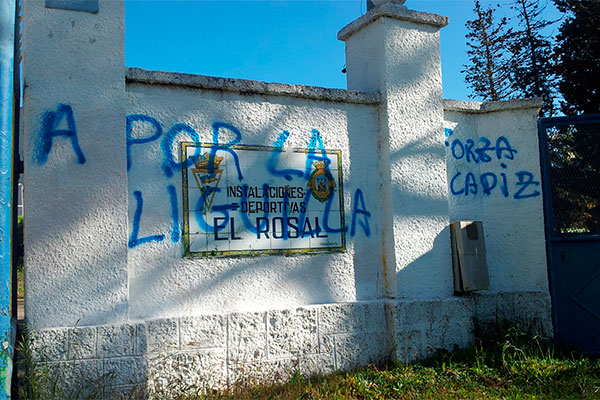 Pintada en la Ciudad Deportiva Bahía de Cádiz (Foto: Trekant Media)