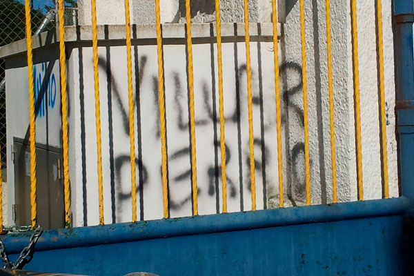 Pintada en la Ciudad Deportiva Bahía de Cádiz (Foto: Trekant Media)