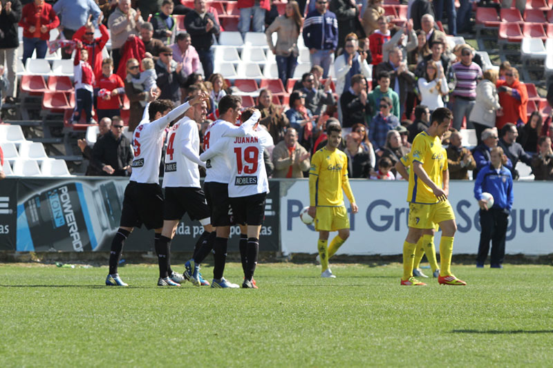 Los jugadores del Sevilla Atlético celebran la victoria ante el Cádiz CF (Foto: Trekant Media)