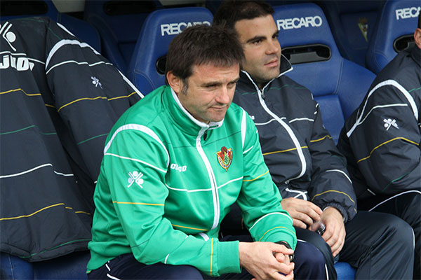 Julio Cobos en el banquillo de Carranza (Foto: Trekant Media)