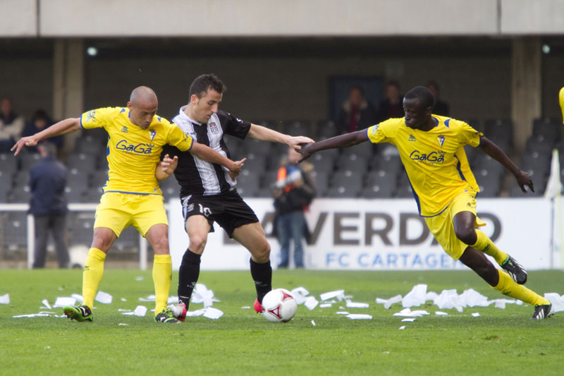 Jorge Luque y Fall en el partido del Cádiz CF en Cartagena (Foto: José Luis Zapata - nosoloefese.es)