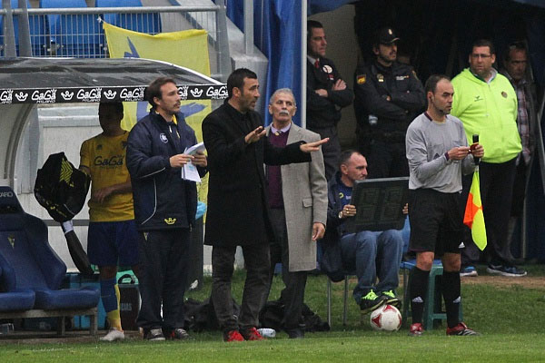 Navarrete junto a Raúl Agné en el banquillo (Foto: Trekant Media)