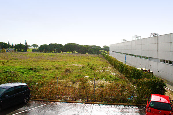 Parcela sin urbanizar en la Ciudad Deportiva Bahía de Cádiz / Trekant Media