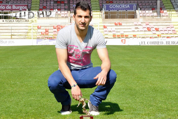 Fernando Carralero recibió el Trofeo Lucio 2013 al mejor jugador del Burgos CF / Tarsus