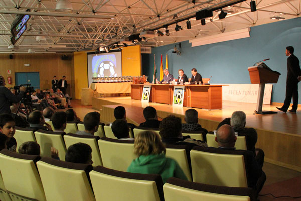 Vista del escenario mientras se celebraba la Gala de Entrega de Trofeos de la Federación Gaditana de Fútbol (Foto: Trekant Media)