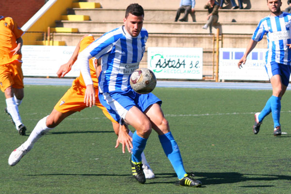 Pedro López, contra el Cádiz CF jugando con la CF La Unión (Foto: Trekant Media)