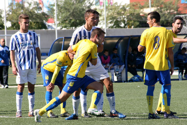 Lance del juego entre el Recreativo de Huelva B - Cádiz CF (Foto: recrecantera.es)