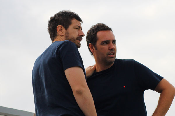 Alessandro Gaucci conversa con Quique González en un entrenamiento del Cádiz CF (Foto: Trekant Media)