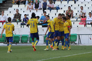 Jugadores del Cádiz CF celebrando el segundo gol ante el Real Betis Balompié B en el Benito Villamarín (Foto: Trekant Media)