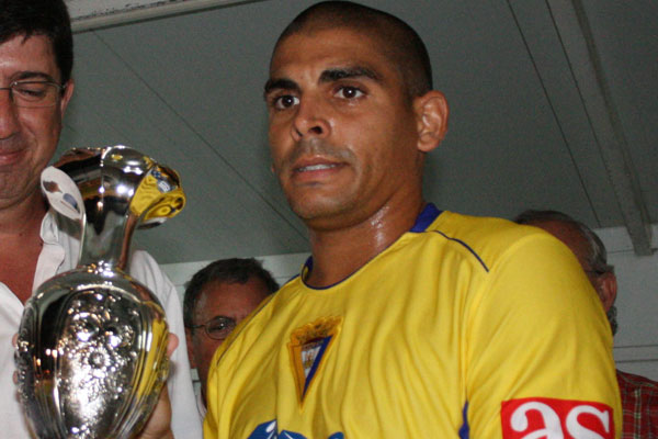 Bezares vistiendo la camiseta del Cádiz (Foto: Trekant Media)