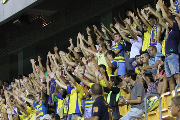 Afición cadista animando en las gradas del estadio Ramón de Carranza (Foto: Trekant Media)