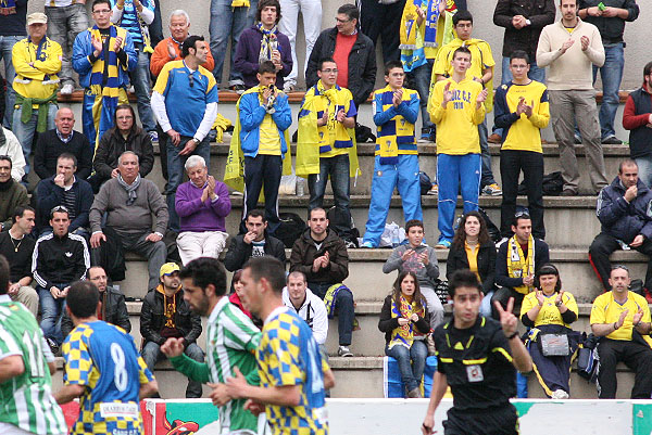 Aficionados cadistas en un Betis B - Cádiz CF (Foto: Trekant Media)