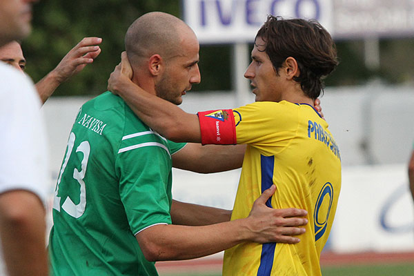 Pablo saluda a un rival tras el partido (Foto: Trekant Media)