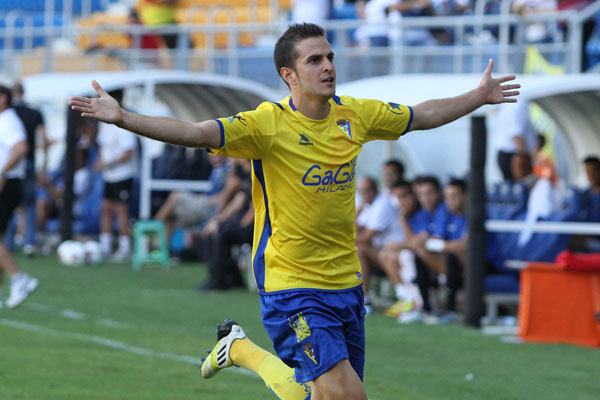 Villar celebra el segundo gol ante el SR de Lepe (Foto: Trekant Media)