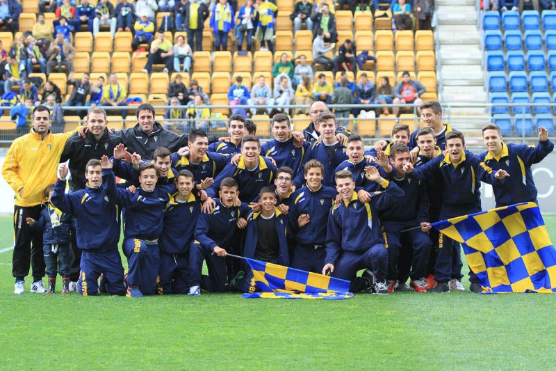 El equipo del Balón de Cádiz Cadete B que saltó al Carranza / Trekant Media