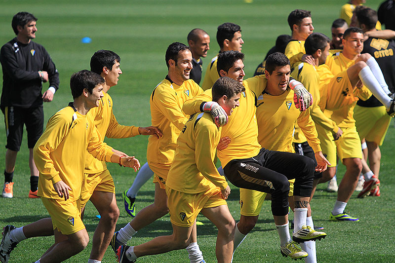 Jugadores en un entrenamiento del Cádiz CF / Trekant Media