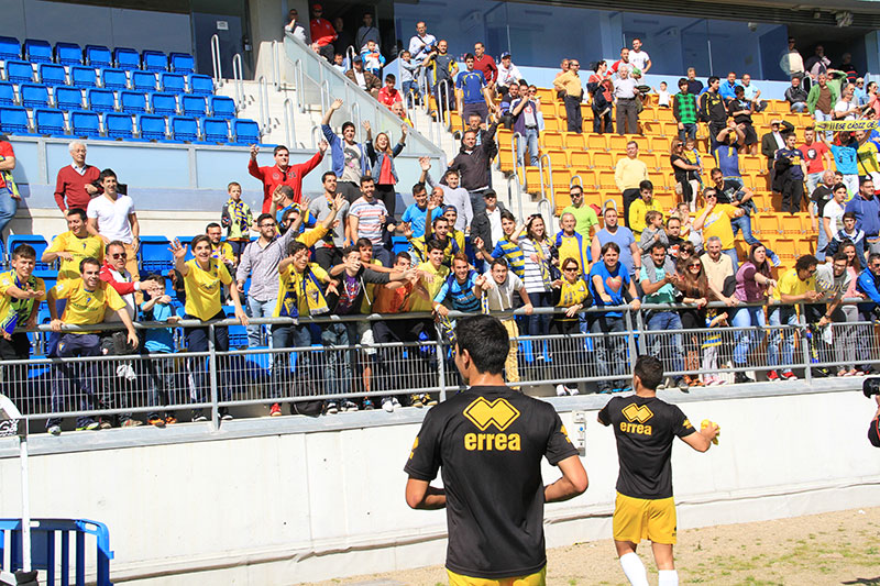 El equipo entrena con público en las gradas de Tribuna / Trekant Media