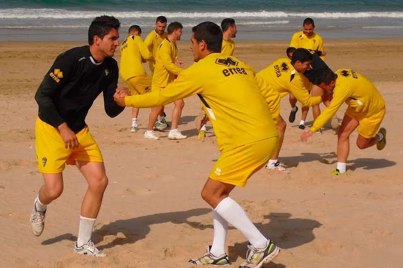 Entrenamiento en la Playa Victoria la pasada temporada / cadizcf.com