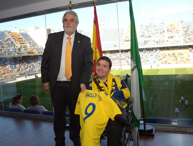 Florentino Manzano junto al aficionado Francisco / cadizcf.com