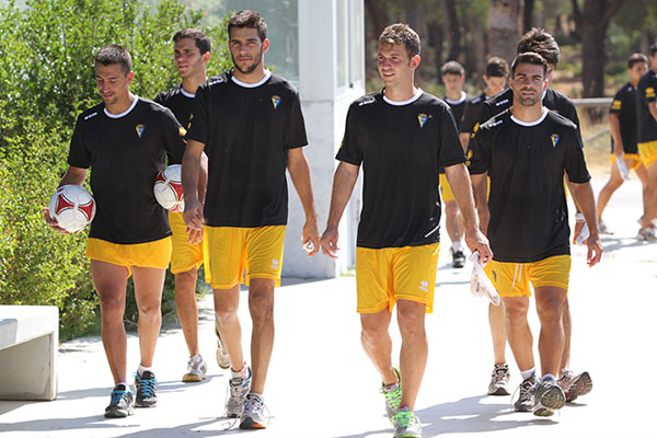 Jugadores del Cádiz CF B tras un entrenamiento / Trekant Media