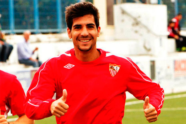 Theo entrenando con el Sevilla FC, es ahora jugador del Cádiz B