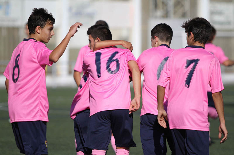 El Balón Cadete B celebra un gol vestido de rosa / Trekant Media