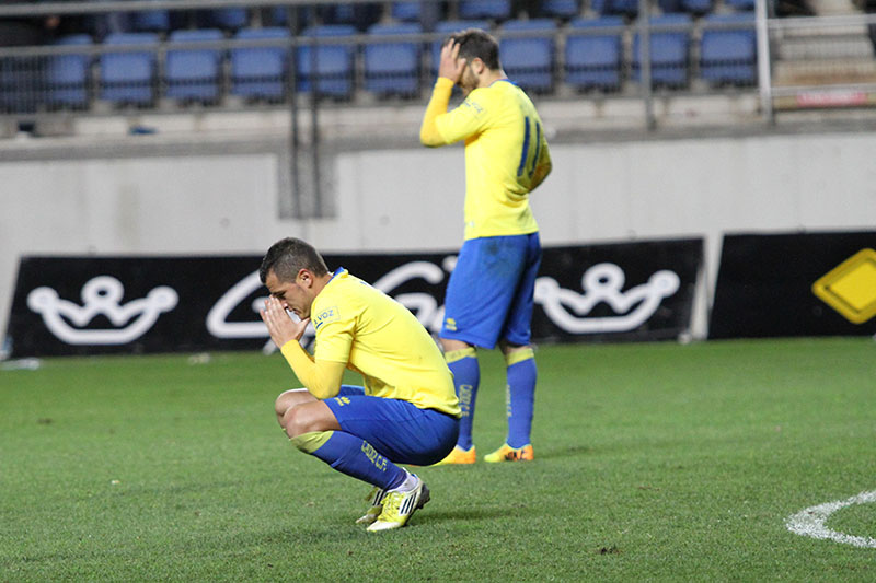 Jugadores del Cádiz CF lamentándose / Trekant Media