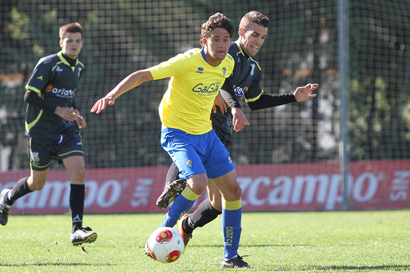 Emerson Bacas en su único partido oficial con el Cádiz CF B / Trekant Media