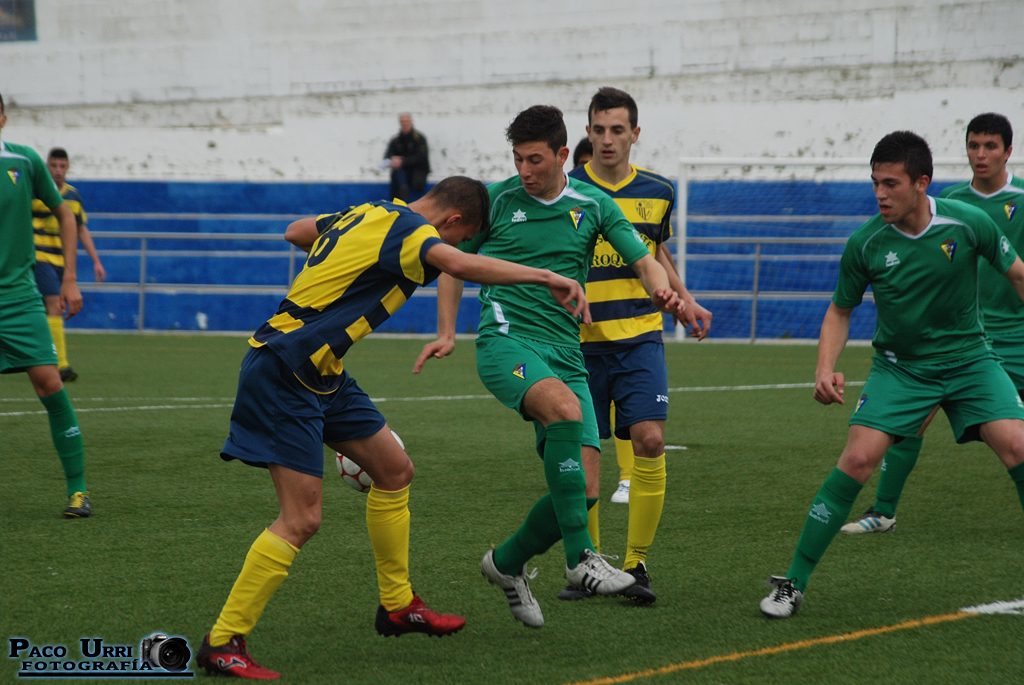 Esta es la equipación verde con la que el Balón Cadete A jugó en Lepe / Paco Urri