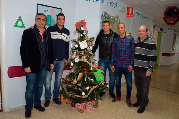 Representantes del Cádiz CF en Puerta del Mar / foto: Foppiani