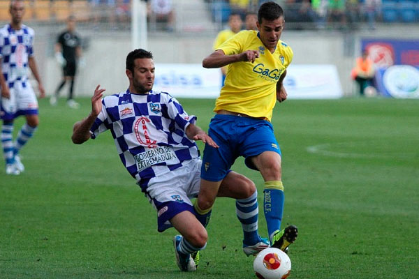 Partido de la primera vuelta ante el Arroyo / Trekant Media