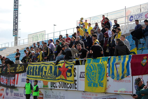 Aficionados cadistas en el estadio Francisco Artés Carrasco / lahoyalorcacf.com