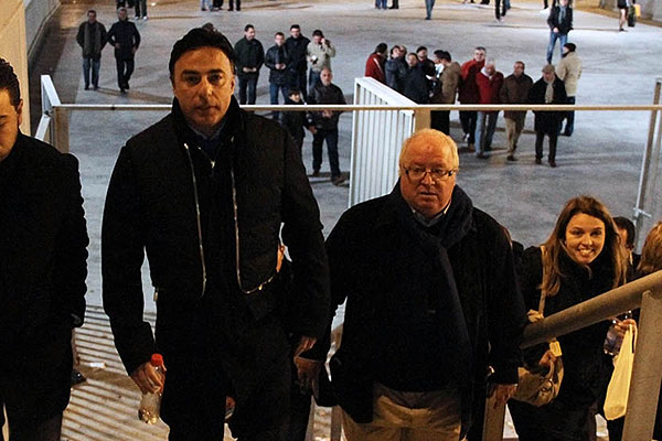 Quique Pina y Carlos Medina accediendo al estadio Ramón de Carranza / Trekant Media