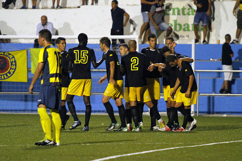 Los jugadores del Cádiz CF celebran el gol de Kike López en Conil / Trekant Media