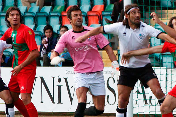 Iván Crespo, defendiendo la portería de la Gimnástica Torrelavega / contrameta.com