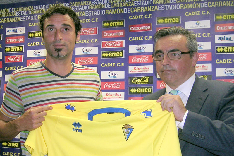 Fernando Niño fue presentado / foto: cadizcf.com